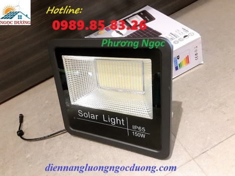 Đèn led công suất 150W năng lượng mặt trời, đèn pha led treo tường năng lượng mặt trời