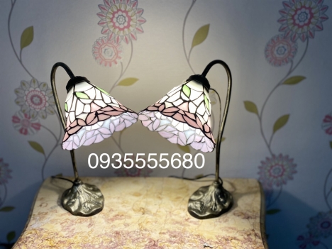 Giao lưu đôi đèn tiffany họa tiết hoa loa kèn lạ mắt