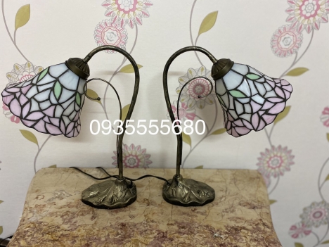 Giao lưu đôi đèn tiffany họa tiết hoa loa kèn lạ mắt
