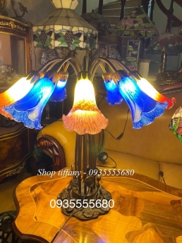 Giao lưu đèn tiffany hoa ly độc đáo
