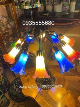 Giao lưu đèn tiffany hoa ly độc đáo