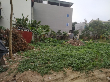 Bán gấp 100m Xuân Bách có thể chia 2 lô đối diện trường cấp 2.MT 10m đường ô tô.LH 0981682290