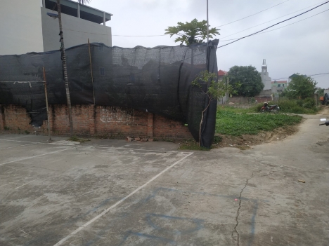Bán gấp 100m Xuân Bách có thể chia 2 lô đối diện trường cấp 2.MT 10m đường ô tô.LH 0981682290
