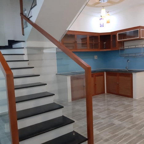 Bán nhà góc hai mặt tiền hẻm 8m, Đ Lạc Long Quân, 60m2