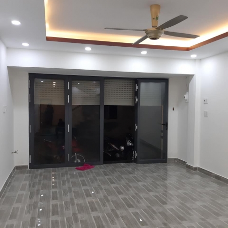 Bán nhà góc hai mặt tiền hẻm 8m, Đ Lạc Long Quân, 60m2