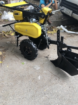 Máy xới đất Yukato BS800- thực sự là 1 chiếc máy hiếm có mà lại dễ tìm.