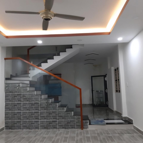 Bán nhà góc hai mặt tiền hẻm 8m, Đ Lạc Long Quân, 60m2, Quận Tân Bình,