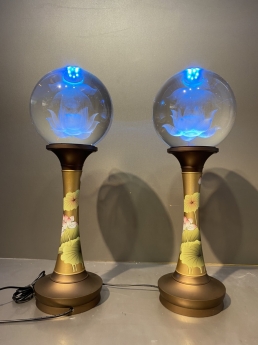 Đôi đèn thờ led bằng đồng, cầu thủy tinh in hoa sen 3D giá tốt