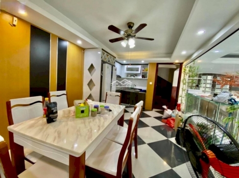 Biệt thự tây nam Linh Đàm, lô góc, vỉa hè rộng, có thang máy Dt 200m2, 4.5 tầng, làm nhà hàng Âu,