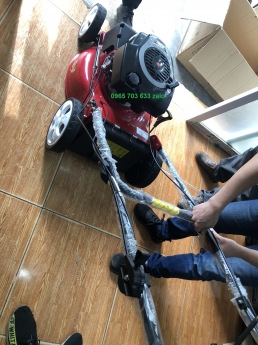 Máy cắt cỏ tự hành, cắt cỏ sân gold Yikito 1668 chính hãng, bền bỉ.