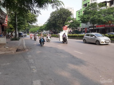 Cần bán gấp trước tết tòa TTTM VP mặt phố Nguyễn văn Cừ, Gia thụy, Long biên, Hà nội. 1700m2, MT