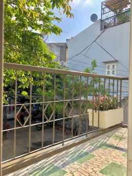 Nhà nguyên căn cho thuê sát quận 1 cách 500m. 2 Phòng ngủ. Giá thuê 11 triệu.