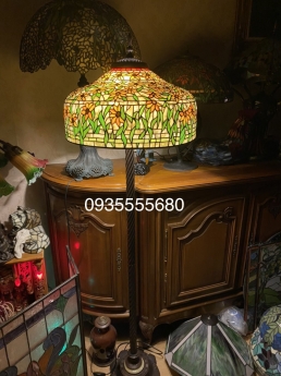Giao lưu em đèn sàn tiffany hoạ tiết hoa leo