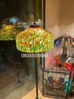 Giao lưu em đèn sàn tiffany hoạ tiết hoa leo