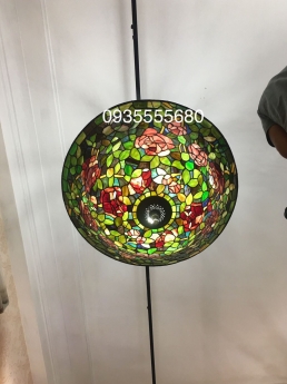 Giao lưu vài em đèn trần tiffany hoạ tiết hoa nhẹ nhàng