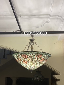 Giao lưu vài em đèn trần tiffany hoạ tiết hoa nhẹ nhàng