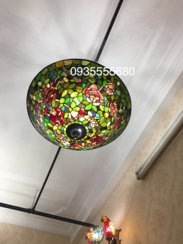 Giao lưu vài em đèn trần tiffany hoạ tiết hoa nhẹ nhàng