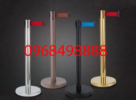 Tại sao các rạp chiếu phim trang bị cột chắn inox dây kéo - Poliva.vn