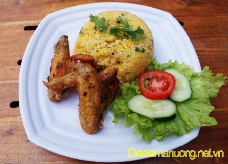 Cơm Gà Xối Mỡ Phiêu Lưu Ký Quận 3, Mì Xào Giòn Ngon Quận 3