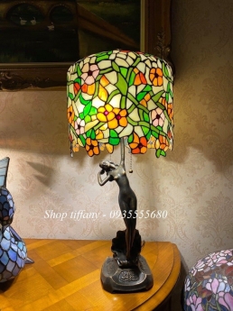 Đèn tiffany thiếu nữ họa tiết hoa rủ