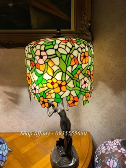 Đèn tiffany thiếu nữ họa tiết hoa rủ