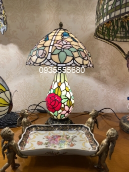 Đèn bàn phấn tifany hoạ tiết hoa hồng