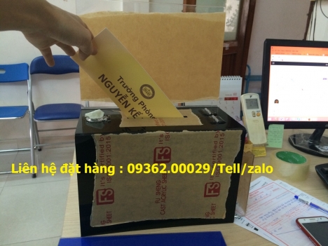 Sản xuất thùng, hòm phiếu mica kích thước có sẵn