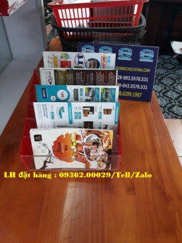 CHuyên làm các loại kệ mica để bàn, hộp mica đựng tờ rơi để bàn