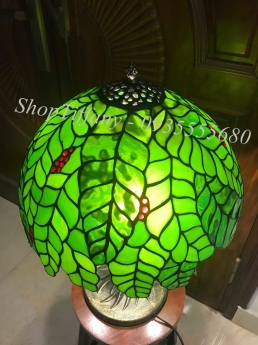 Đèn tiffany hoạ tiết lá cây xanh lạ mắt
