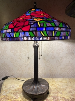 Đèn tiffany hoa hồng đa sắc hàng đức