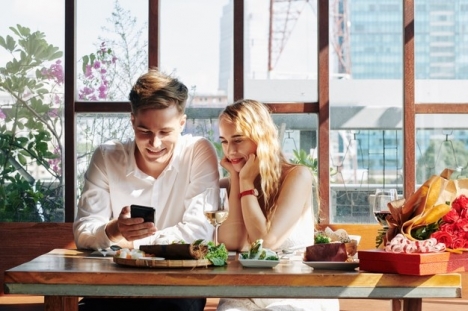 cho thuê người yêu đi xem phim