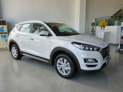 Hyundai Tucson sẵn sàng chinh phục Khách Hàng