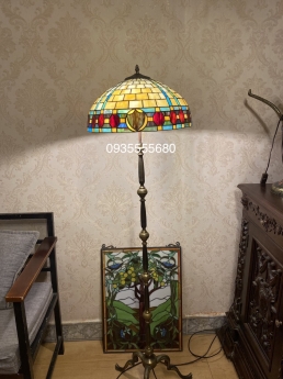 Giao lưu đèn sàn tiffany hàng đức mới về