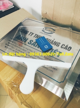 Bảng cầm tay đón khách tại sân bay- Chuyên cung cấp biển đón cầm tay giá rẻ