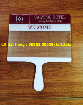 Bảng cầm tay đón khách tại sân bay- Chuyên cung cấp biển đón cầm tay giá rẻ