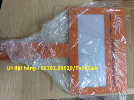 Bảng cầm tay đón khách tại sân bay- Chuyên cung cấp biển đón cầm tay giá rẻ