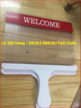 Bảng cầm tay đón khách tại sân bay- Chuyên cung cấp biển đón cầm tay giá rẻ