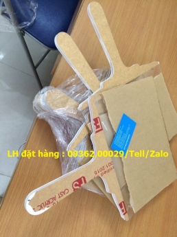 Bảng cầm tay đón khách tại sân bay- Chuyên cung cấp biển đón cầm tay giá rẻ