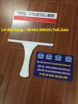 Bảng cầm tay đón khách tại sân bay- Chuyên cung cấp biển đón cầm tay giá rẻ
