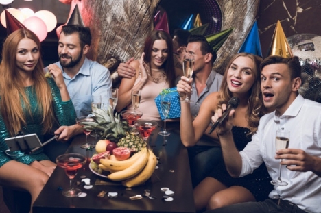 dịch vụ cung cấp bạn đồng hành, đi chơi , du lịch ,xem phim, ăn uống , tiệc tùng