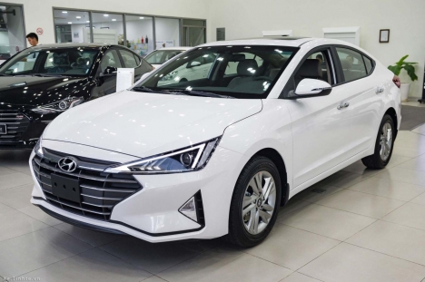 Bán xe Hyundai Elantra đời 2021, màu trắng