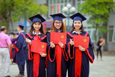 Nhận may áo tốt nghiệp giá rẻ