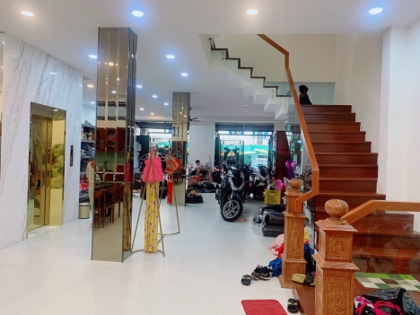 Bán gấp nhà mặt tiền tại Q6