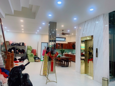 Bán gấp nhà mặt tiền tại Q6