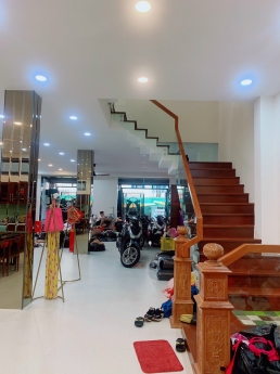 Bán gấp nhà mặt tiền tại Q6