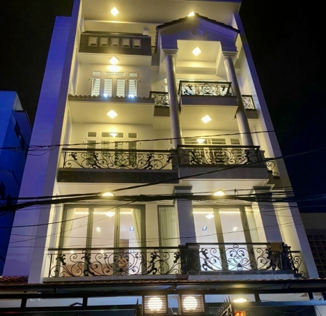 Bán gấp nhà mặt tiền tại Q6