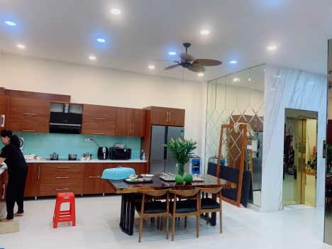 Bán gấp nhà mặt tiền tại Q6
