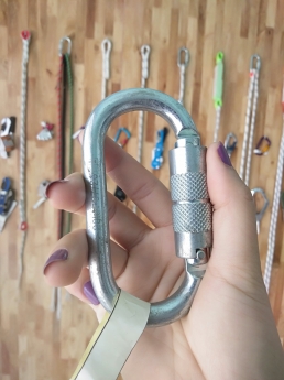 Móc liên kết thiết bị đu dây