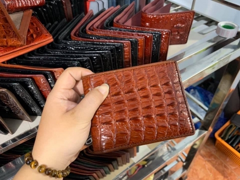 XƯỞNG SẢN XUẤT VÍ DA TRUCHI