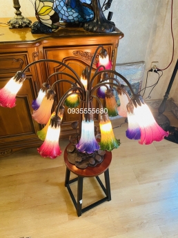 Giao lưu đèn tiffany hoa ly đa sắc độc lạ